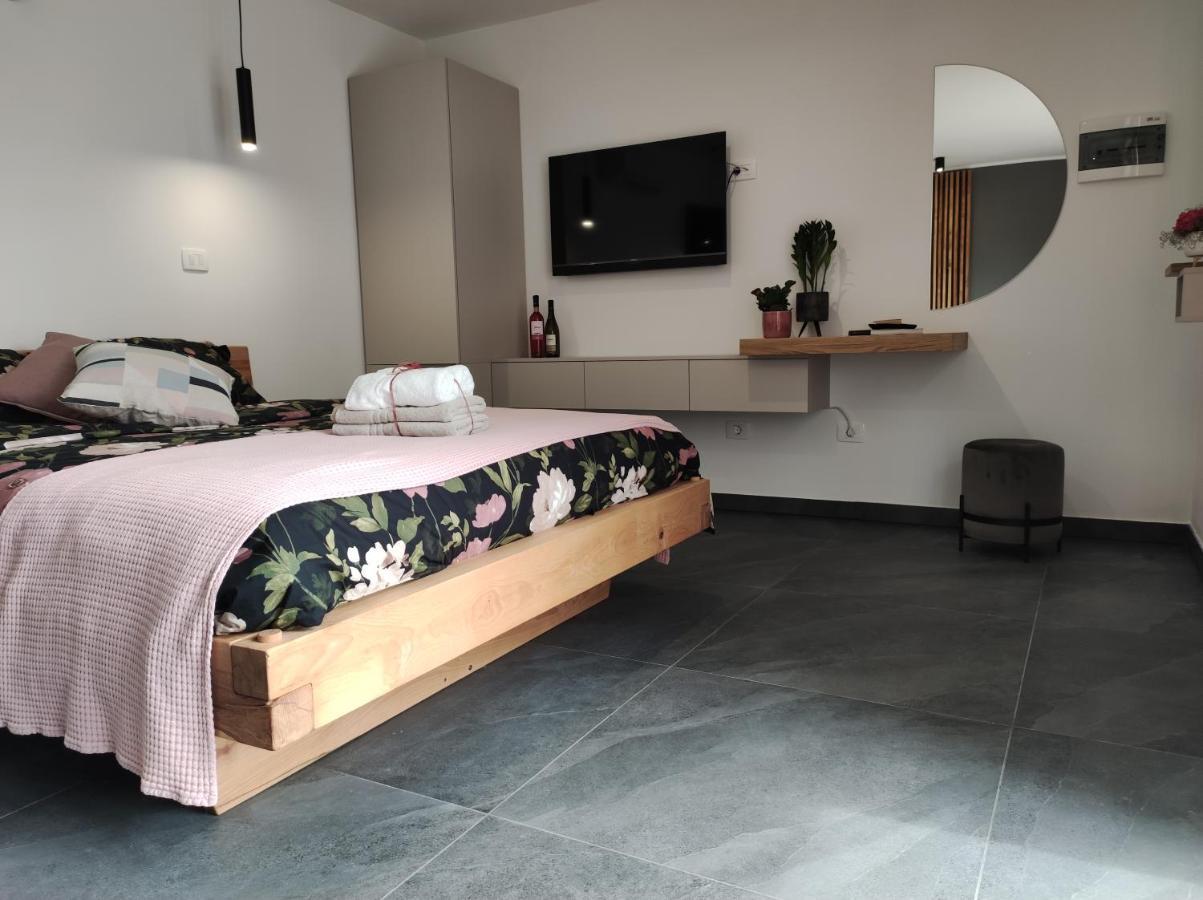 Boutique Rooms By Petric Winery Dobravlje エクステリア 写真